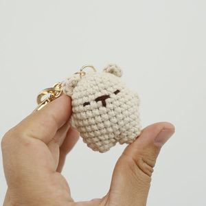 Llavero de oso amigurumi de ganchillo hecho a mano, colgante para coche, muñecos de ganchillo de diseño, animales de ganchillo de hilo, llavero de oso de punto y ganchillo - Product Image 3