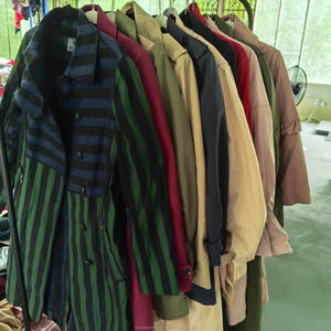 เสื้อผ้าฤดูหนาวมือสอง DH02 -1 จำนวนมากสำหรับผู้หญิงและผู้ชาย เสื้อโค้ท แจ็คเก็ตกันลม เสื้อผ้าแฟชั่นคุณภาพสูง ขายส่ง - Product Image 1