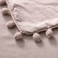 Housse de coussin carrée de luxe avec pompons mignons, 100% polyester, douce et agréable pour la peau, pour la décoration de la maison et des chambres d'hôtel