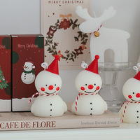 Bougie parfumée artisanale tendance et élégante en forme de bonhomme de neige pour la décoration de Noël à la maison
