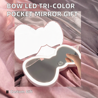 Miroir de maquillage portable personnalisé à double face en forme de nœud, LED tricolore, cadeau de la Saint-Valentin pour petite amie