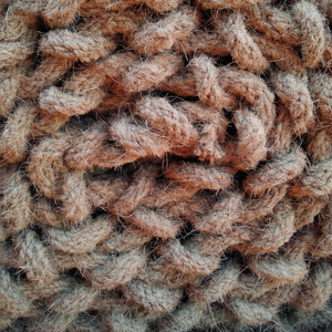 Filet de coco écologique \ Maille en fibre de noix de coco biodégradable pour la protection contre l'érosion des sols et la couverture des pentes - Product Image 1