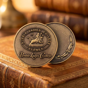 Moneda de recuerdo vintage de aleación de zinc con diseño gratuito, logotipo personalizado fundido a presión, grabado en blanco, moneda de recuerdo para graduados universitarios, coleccionable - Product Image 1
