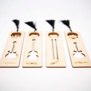 Lot de 4 marque-pages classiques en bois avec pompon, personnalisables, cadeau idéal pour les fans de rock et les amateurs de livres, pour les fêtes et les promotions - Product Image 2