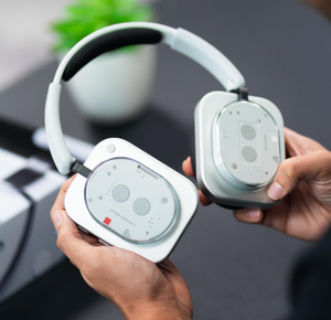 Auriculares <span class=keywords><strong>Nothing</strong></span> (<span class=keywords><strong>1</strong></span>) con Cable e Inalámbricos BT, Auriculares de Clip para la Oreja, Sonido de Alta Fidelidad, 80 Horas de Reproducción, Resistentes al Agua IP52 5.3, KEF - Product Image 2