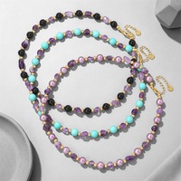 Bracelet ras-de-cou bohème pour femme avec perles d'eau douce, perles de pierre naturelle d'améthyste de forme libre et chaîne dorée inaltérable pour soirée