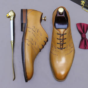 Chaussures en cuir rondes pour homme, sculptées à la main, de haute qualité, style britannique élégant, pour mariage et fête - Product Image 3