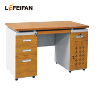 Bureau anti-âge avec rangement zoné et surface de bureau lisse résistante aux rayures