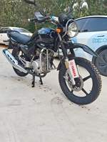 Moto Yamaha YBR 125 à quatre temps, moteur silencieux, grand réservoir de carburant, longue autonomie, faible entretien, norme Euro V, export