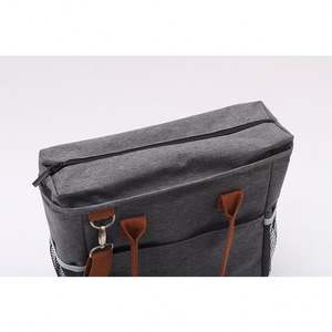 Sac isotherme élégant et réutilisable pour femmes, avec bandoulière pratique et porte-bouteille d'eau - Product Image 6