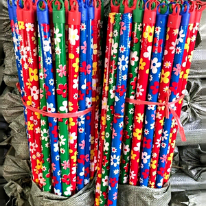 Ensemble balai et pelle en PVC avec manche en bois Asiawood, poils rigides, nettoyage facile, pour la maison et l'extérieur - Product Image 1