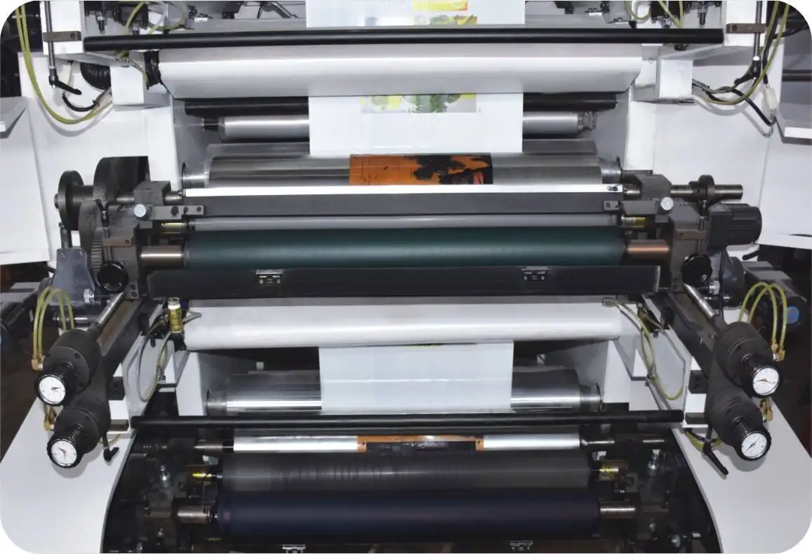 नए डिजाइन किए गए आठ रंग स्टैक फ्लेक्स प्रिंटिंग प्रेस फ्लेक्सो प्रिंटिंग मशीन