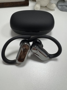 Écouteurs sportifs intra-auriculaires YYK-Q15 TWS avec conception à crochet d'oreille, unité de suspension à 90 degrés et son panoramique surround ACS à 360 degrés - Product Image 4