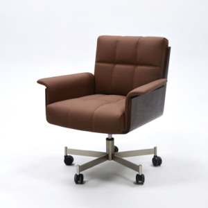 Silla Minimalista de Metal, Silla Giratoria de Cuero, Silla de Salón Deslizante |   Silla Ejecutiva de Lujo para Sala de Estar, Dormitorio, Villa, Hotel, Penthouse - Product Image 1