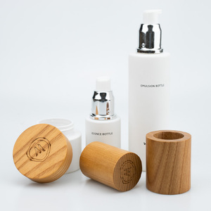 Vietnam WeWood Eco Friendly Skincare Packaging Cream Jar Cosmético Glass Serum Loción Toner Pump Botella Tapa de madera - Product Image 1
