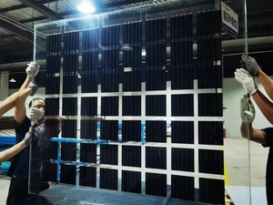 Matériaux de construction écologiques, tuiles solaires photovoltaïques PERC BIPV colorées en verre cristallin, faciles à nettoyer, module de tuiles solaires photovoltaïques, efficacité de 22% - Product Image 3