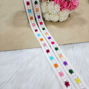 Encajes florales bordados con elegantes diseños para saris, vestidos, ropa de novia, manualidades, decoración, moda y venta - Product Image 1