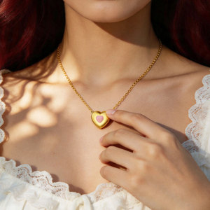 Collar de Joyería con Colgante de Corazón en Acero Inoxidable 316L, Chapado en Oro de 18k, Resistente al Agua y al Deslustre, con Logotipo Personalizado para Mujer - Product Image 4