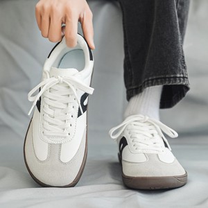 Chaussures GAT minimalistes à semelle zéro drop, prêtes à être expédiées, style rétro classique, avec large espace pour les orteils, inspirées des baskets de l'armée allemande, maintenant disponibles. - Product Image 1