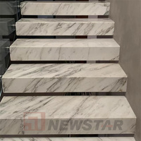 Escaliers en marbre blanc avec éclairage LED, marches en pierre naturelle de Chine Newstar, design de marches d'escalier en carrelage.