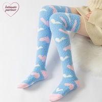Chaussettes hautes en polaire corail à motif cœur jacquard épais, chaudes et douces en mélange de coton, pour femmes