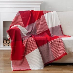 Manta de Jacquard Personalizada con Diseño de Patchwork, Manta Ligera y Transpirable con Tejido Waffle a Cuadros Rojos y Blancos para Viaje - Product Image 5