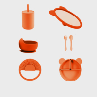 Vente en gros de vaisselle en silicone de qualité alimentaire pour enfants ensemble d'alimentation en silicone pour bébé bavoir cuillère assiette bol sevrage pour bébé tasse ours miroir