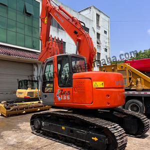 Excavatrice sur chenilles d'occasion Hitachi ZX135 de 13,5 tonnes avec moteur, pompe à engrenages et roulement à vendre - Product Image 4