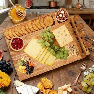 Juego de Cuchillos de 4 Piezas con Tabla de Queso Rectangular de Bambú, Ecológico y Sostenible, con Logotipo Personalizado - Product Image 6