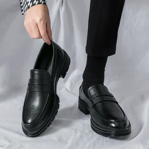 Scarpe in pelle per abiti italiani in pelle mocassini da uomo scarpe formali da ufficio 2024 per feste di lusso in pelle verniciata scarpe oxford