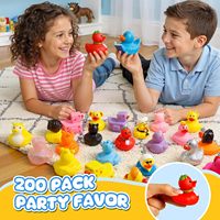 Mini canards en caoutchouc promotionnels en vrac, assortiment multi-types, canards flottants pour Jeep, jouets de bain pour enfants, cadeaux de fête