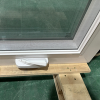 Ventana Abatible de Vinilo Blanco de Gran Tamaño con Una Sola Hoja, Apertura Lateral, con Rejillas Entre Vidrios y Mosquitera Permanente de Fibra de Vidrio, Precio de Fábrica