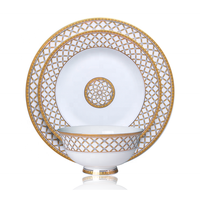 Service de vaisselle en porcelaine blanche de luxe service de table en porcelaine turque à bordure dorée pour restaurant