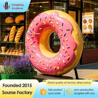 Sculpture géante en fibre de verre personnalisée pour la présentation de logo de boutique de donuts, support artificiel pour la vente de donuts, statue décorative de donuts.