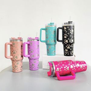 Venta al por mayor: Vaso térmico de acero inoxidable de doble pared de 40 onzas con diseño de huella de perro/gato grabado a láser, con asa y pajita. - Product Image 1