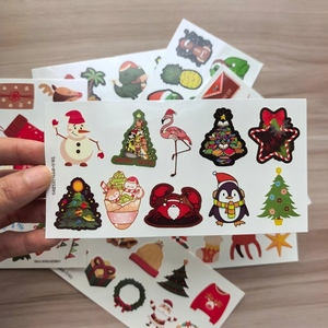 Adesivi per Tatuaggi Temporanei Natalizi in Offerta, Resistenti all'Acqua, con Disegni di Pupazzo di Neve, Calzini e Guanti per Viso e Corpo, 8 Pezzi - Product Image 2
