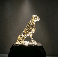 Sculpture de guépard en acrylique de luxe avec feuille d'or intégrée, statue de léopard assis transparente comme du cristal, décoration pour la maison, le bureau, le hall, collection d'art