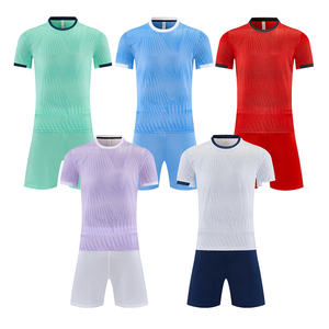 Kit d'entraînement de football personnalisé OEM par sublimation – Ensemble maillot et short de football vierges en polyester respirant pour uniforme d'équipe - Product Image 2
