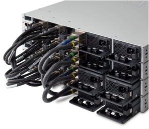 Commutateur Ethernet géré C9300-48P-A neuf, 48 ports Gigabit PoE+ pour les réseaux d'entreprise - Product Image 5