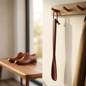 Estrattori per Scarpe in Legno Massello di Alta Qualità, 54cm, Realizzati in Legno di Loto, Adatti per Hotel e Uso Domestico - Product Image 1