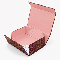 Boîte magnétique pliable à faible MOQ avec impression CMYK à l'encre de soja, carton ondulé et estampage à chaud doré