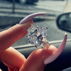Anello di fidanzamento da donna F1371 con diamante a taglio a cuore coltivato in laboratorio, stile romantico, pietra centrale rotonda da 1 carato, fascia in argento 10K, gioiello - Product Image 6