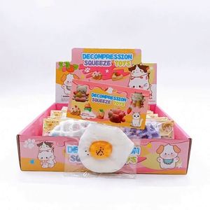 Juguete Antiestrés de Huevo Frito Hecho a Mano, Suave y Elástico, Tipo Mochi, con Forma de Comida, para Aliviar el Estrés - Product Image 4