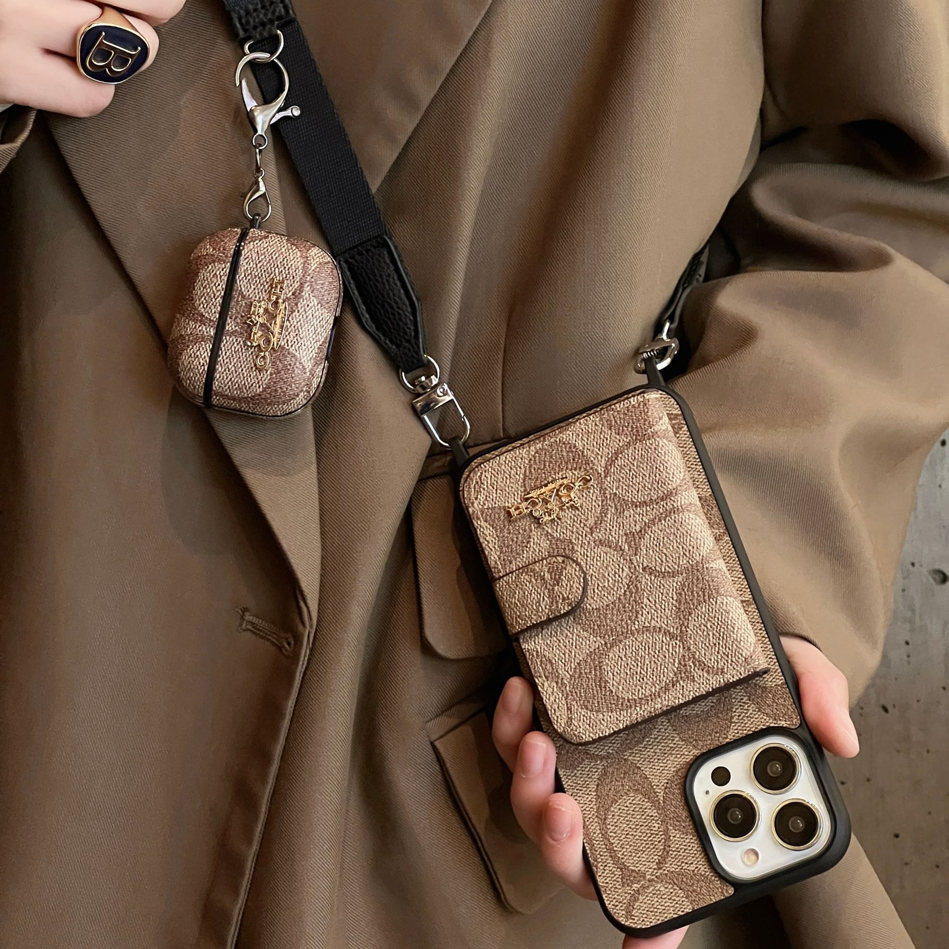 Light Brown+Airpods 1/2