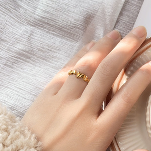 Bague ouverte légèrement ajustable en forme de cœur pour femme, tendance, plaquée or, en acier inoxydable, bijoux de fiançailles et de soirée - Product Image 1