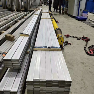 Barre <span class=keywords><strong>plate</strong></span> en acier inoxydable laminé à chaud de forme personnalisée ASTM 201 304 316L 304L 316L Métal carré pour la construction - Product Image 1