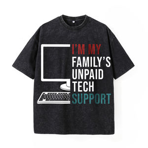 T-shirt unisex nera con grafica di computer e tastiera, design con testo 'I'm My Family's Unpaid Tech Support' per amanti della tecnologia e dell'umorismo - Product Image 1