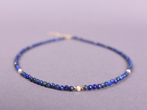Delicado Collar de Varias Capas con Cuentas de Lapislázuli Azul <span class=keywords><strong>Oscuro</strong></span> y Perlas, Chapado en Oro sobre Acero Inoxidable - Product Image 3