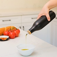 Bouteille Distributrice d'Huile d'Olive en Céramique au Design Moderne et Luxueux, Ensemble de Carafes en Grès avec Bec Verseur et Plat, 400 Ounces, pour Boissons et Utilisation en Cuisine