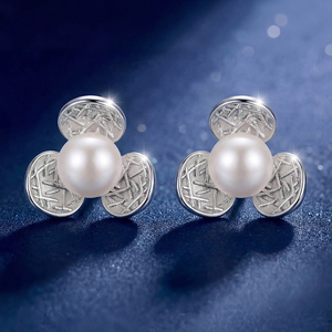 Pendientes de Perlas de Agua Dulce de Plata S925, Diseño Texturizado de Trébol, Joyería Elegante, Regalo para Mujer - Product Image 3